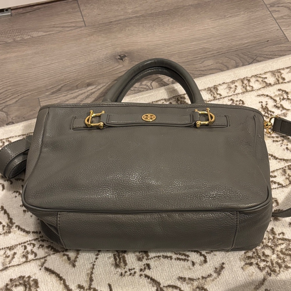 Tory Burch Jaden Horsebit Pebbled Leather Purse - Picture 14 of 16